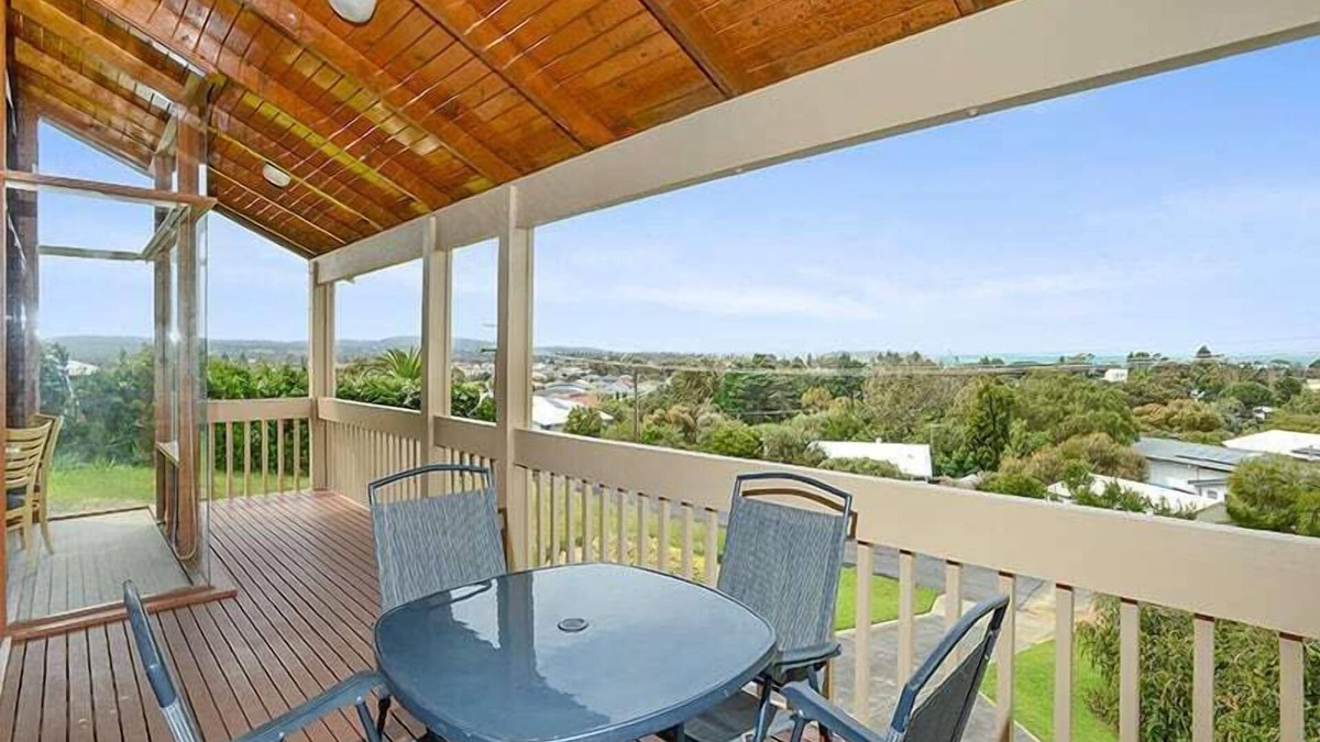 Encounter Bay House | 7 Harpoon Ave - Lovely Sea Views Across Encounter Bay
