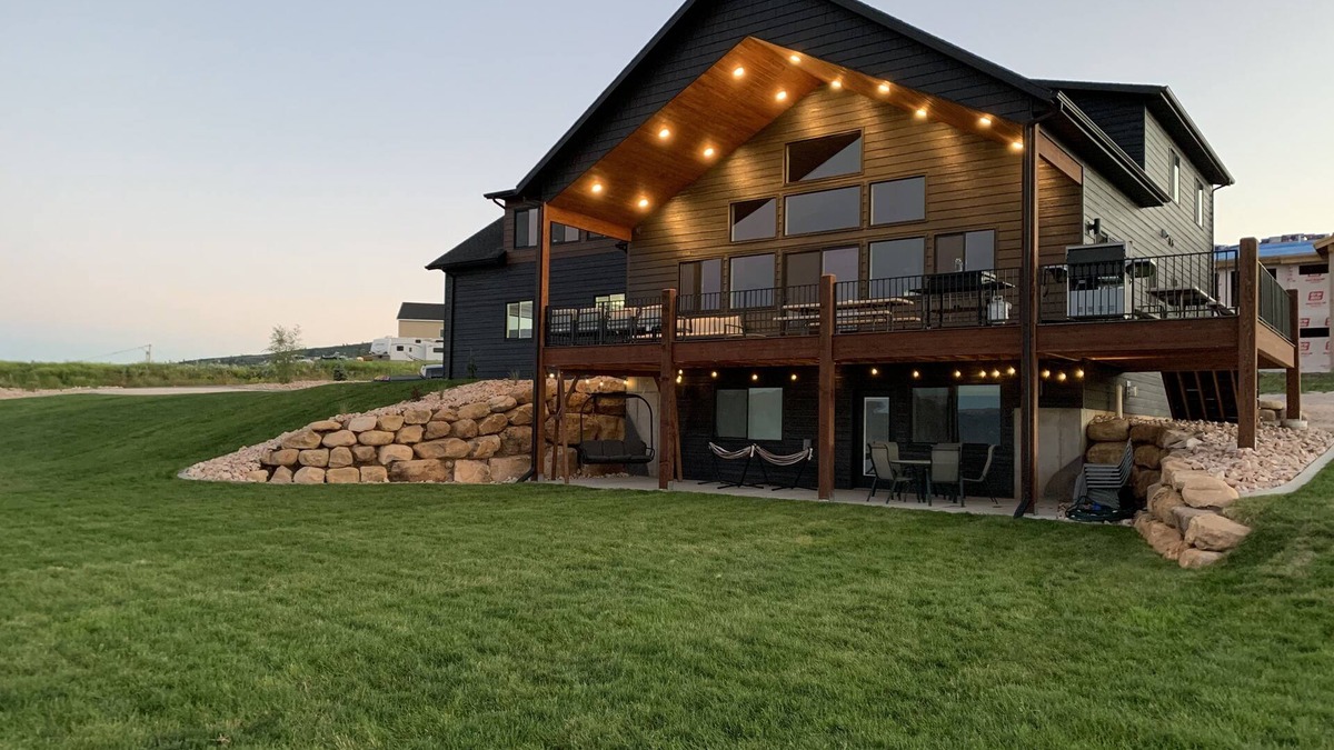 Garden City Cabin | 7 King Beds! Private Hot Tub, Pickleball Court, SUP’s, Ping Pong and Air Hockey