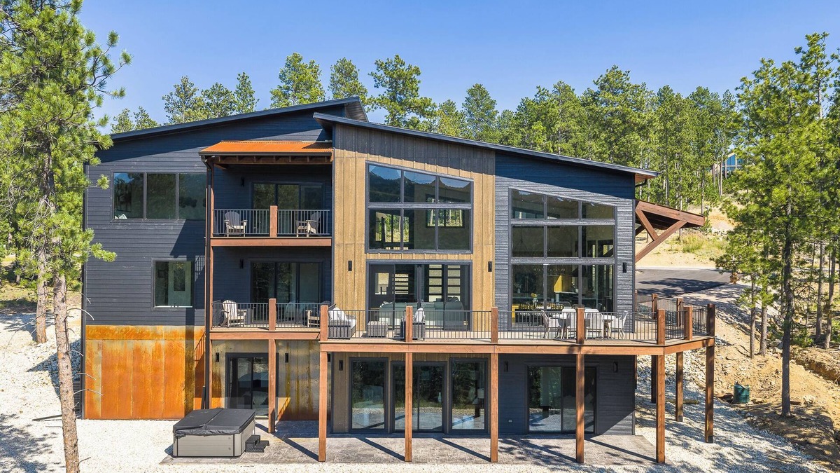 Deadwood Cabin | 7 King Suites - Luxury Mountain Retreat - Incredible Views of Terry Peak!