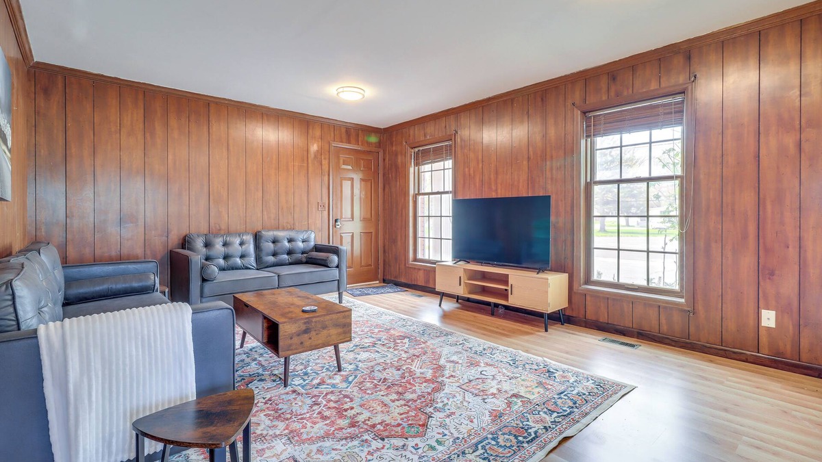 Bedford Apartment | 7 Mi to Downtown Toledo: Cozy Apartment