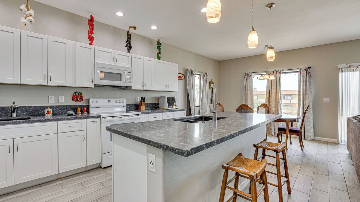 Sunridge Estates Cottage | 7 Mi to Golf: Mtn-view Retreat in Bullhead City