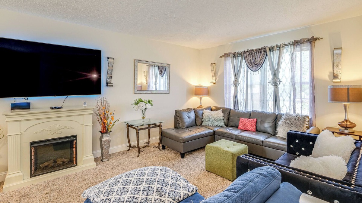 Oxon Hill-Glassmanor House | 7 Mi to National Harbor: Pet-Friendly Family Home