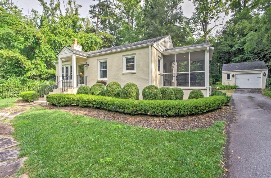 Royal Pines House | 7 Mi to The Biltmore Le Canard Cottage with Porch
