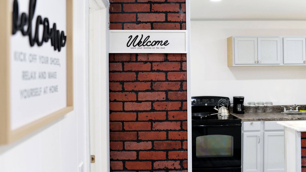 Rome Apartment | 7 min. To the delta lake state park! Modern apt.