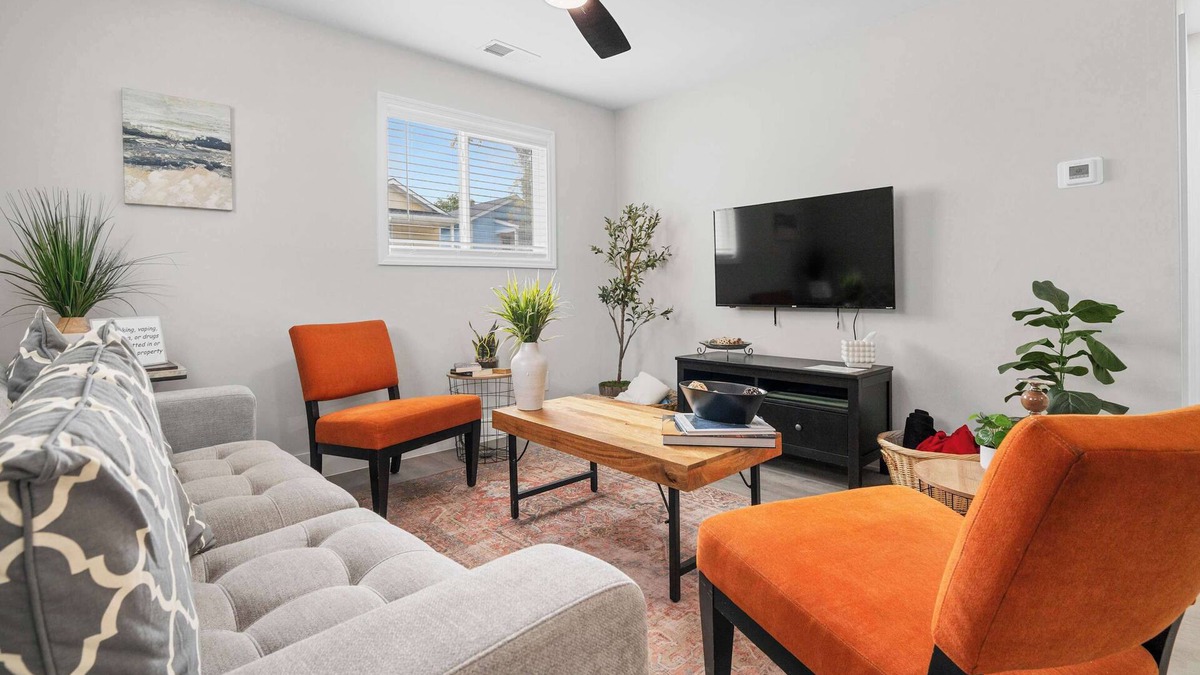 East Durham House | 7 Min walk to Golden Belt - 4 Min Drive to Downtown - 7 to Duke