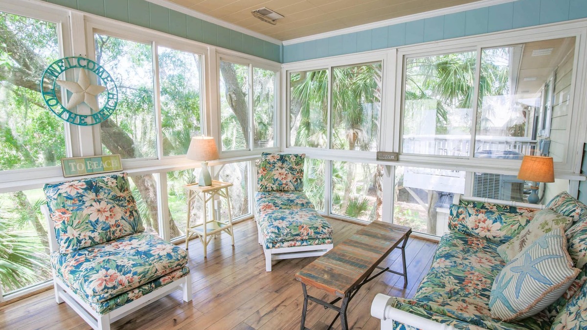 Sunset Point House | 7 Min Walk to the Best Access Point on the Beach! Enjoy Incredible Views from the Solarium.
