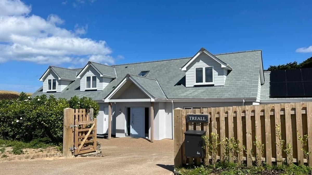 Constantine Bay House | 7 minute walk to Constantine Bay beach and Trevose Golf Club