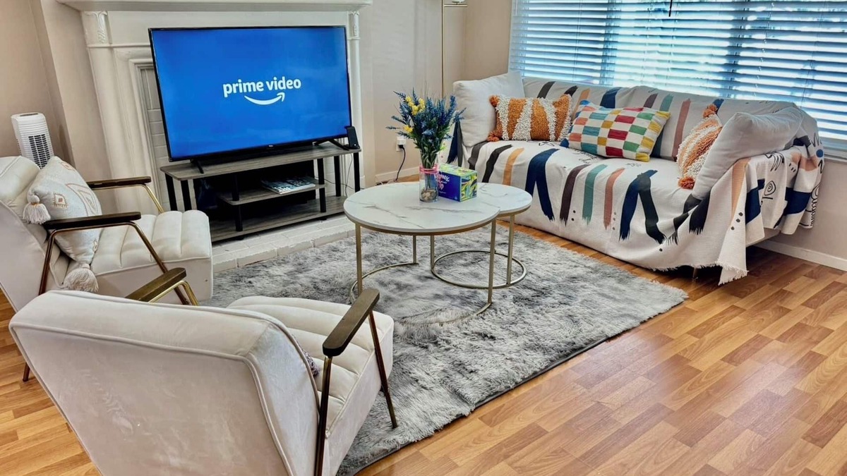 Shoreview House | 7 minutes away from SFO!Experience a freshly remodeled modern tranquil residence