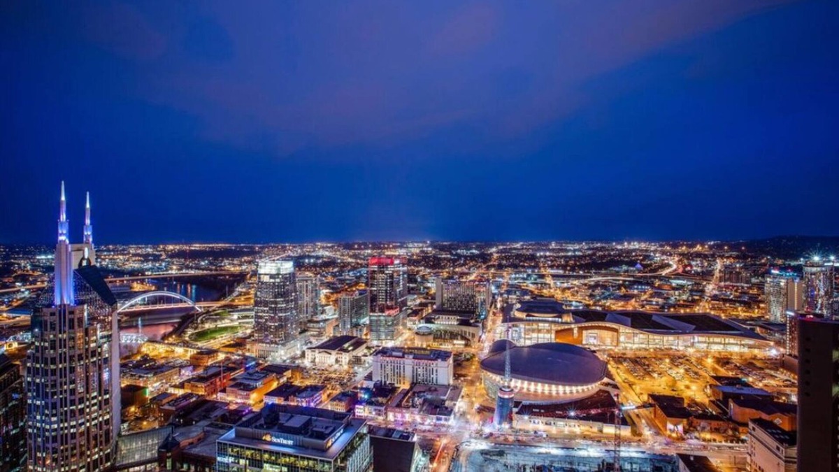 Hadley - Washington Condo | 7 minutes to Broadway! Free Parking! Sleeps 6!