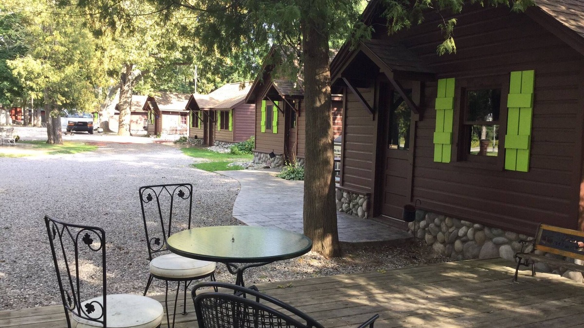 Honor Cabin | 7 Modernized Cozy Cabins Together On The Platte River!