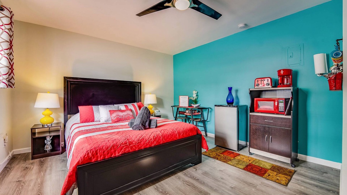 Middle River Terrace Apartment | 🏳️🌈 #7 Walk to Wilton Drive