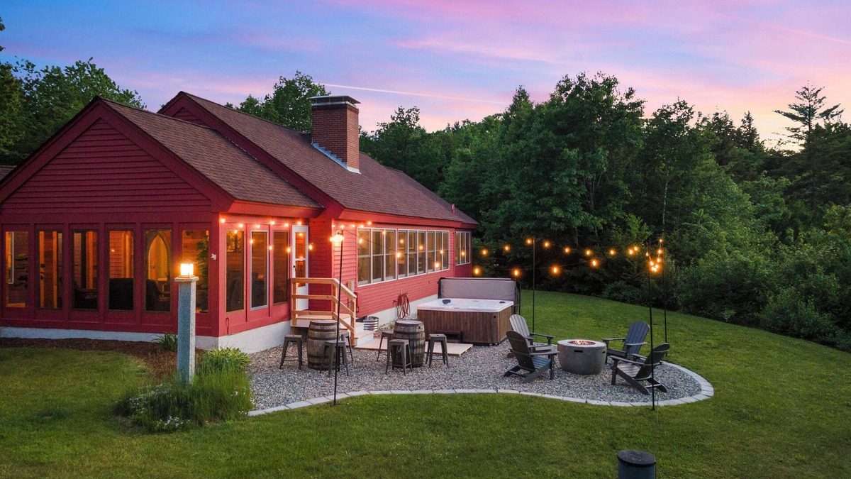 Thornton House | 70 acre White Mountain estate - trails, views, privacy