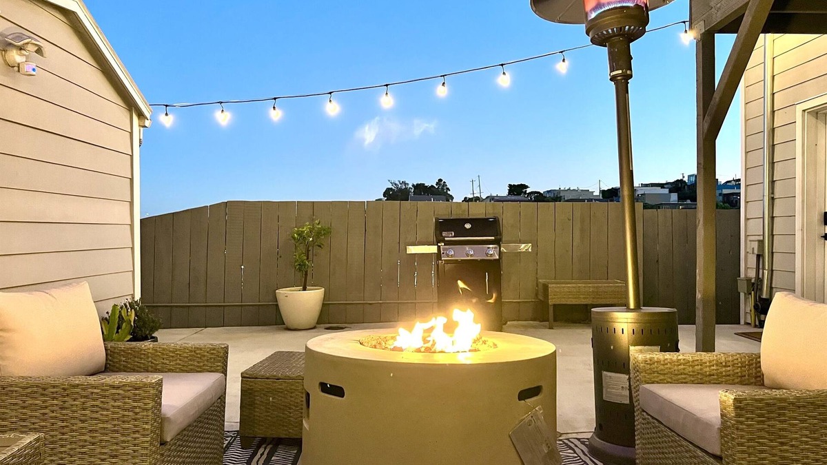 Bayview House | 700+Mbps Wifi | Downstairs Space | Backyard BBQ