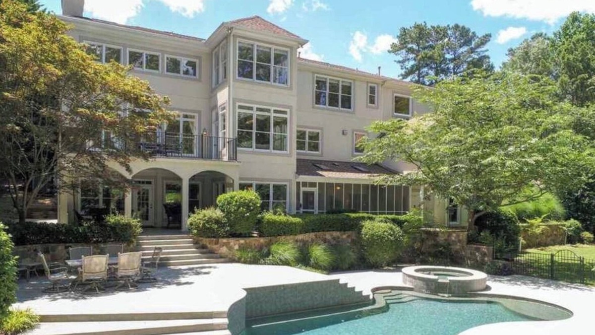 Flowery Branch House | 7000 sf: 5 king/1 queen/7 single beds, heated pool/spa, designer furnishings