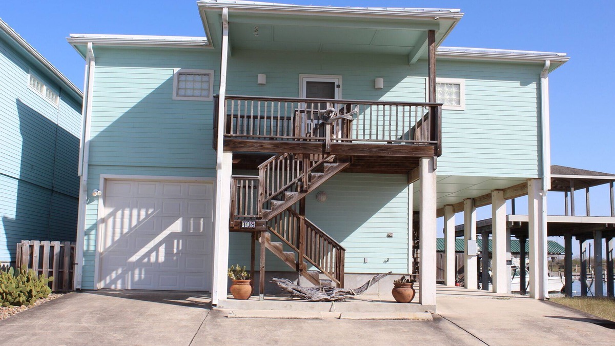 Port Mansfield House | 708 E. Port - Grand House on the Harbor with a boat slip