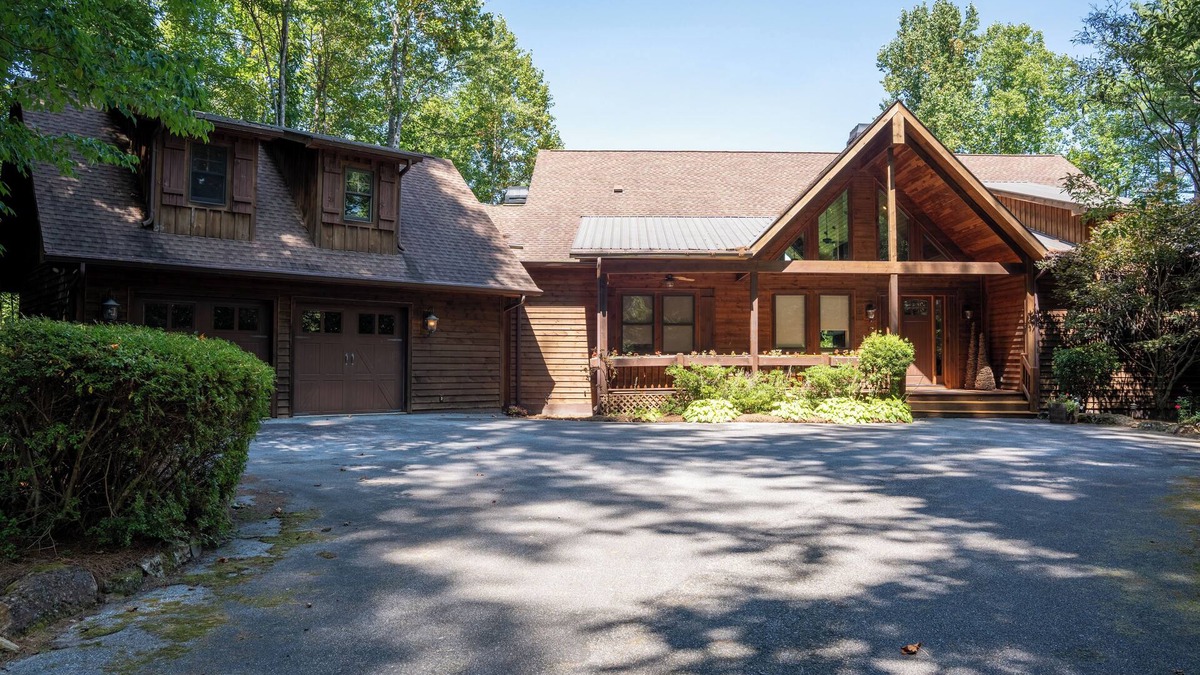 Bear Lake Reserve House | 71 Fallsbrook Drive at Bear Lake Reserve