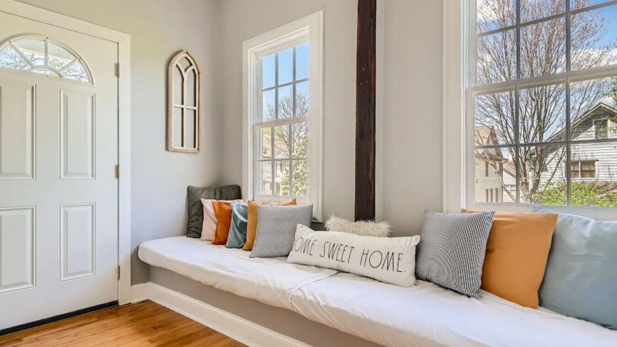 East Side House | 717 Woodward · Historic Southern Belle - Walk to Hot Spots!