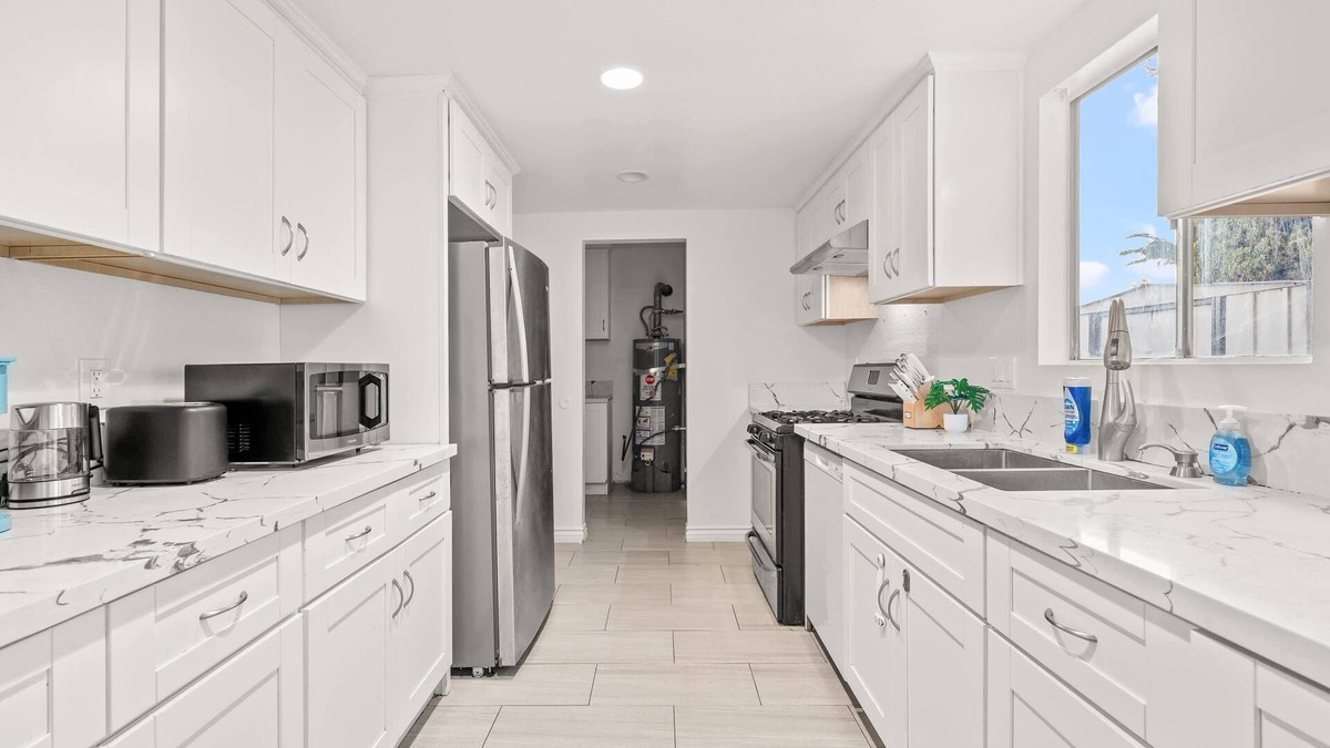 Charter Oak House | 734 Glendora in Glendora