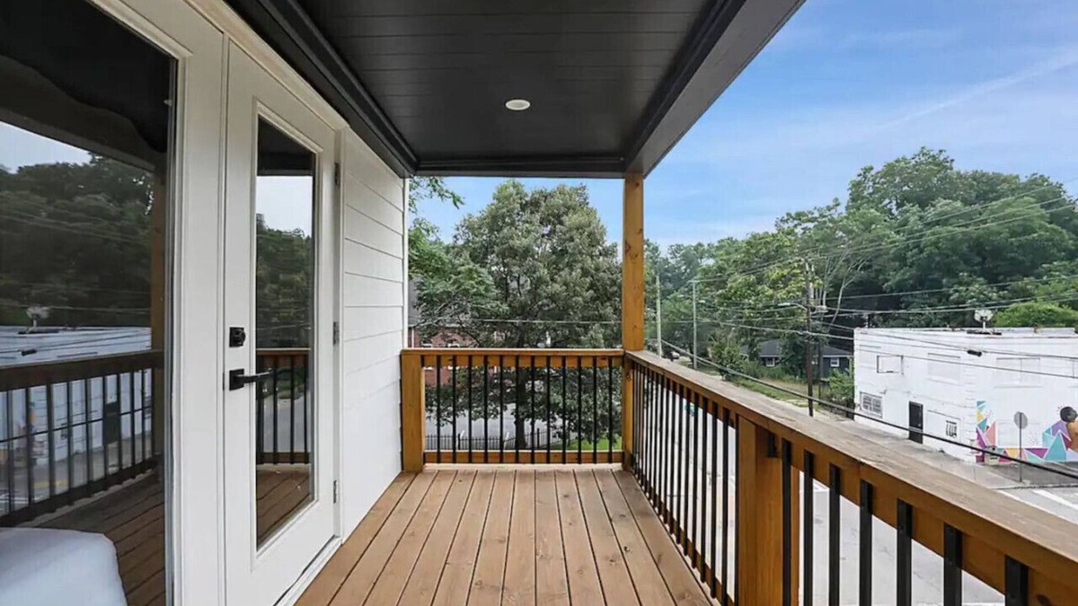 Pittsburgh House | 75) Entire 3 bedroom house with Garage Parking!
