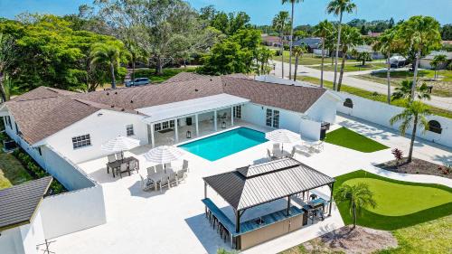 Palma Sola House | 75 Palms! Sleeps 23! Luxury 1 acre lot Pool and Spa, Putting Green & Game Room!