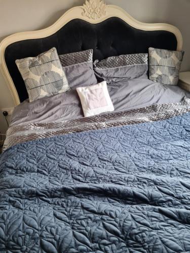 Sherborne St. John Apartment | 75 Park Prewett Dbl room with beautiful bathroom