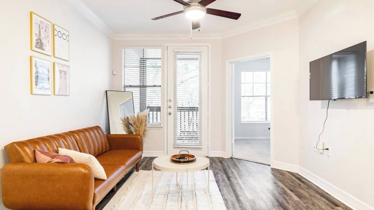 South Central Houston Apartment | 7550 Kirby Dr