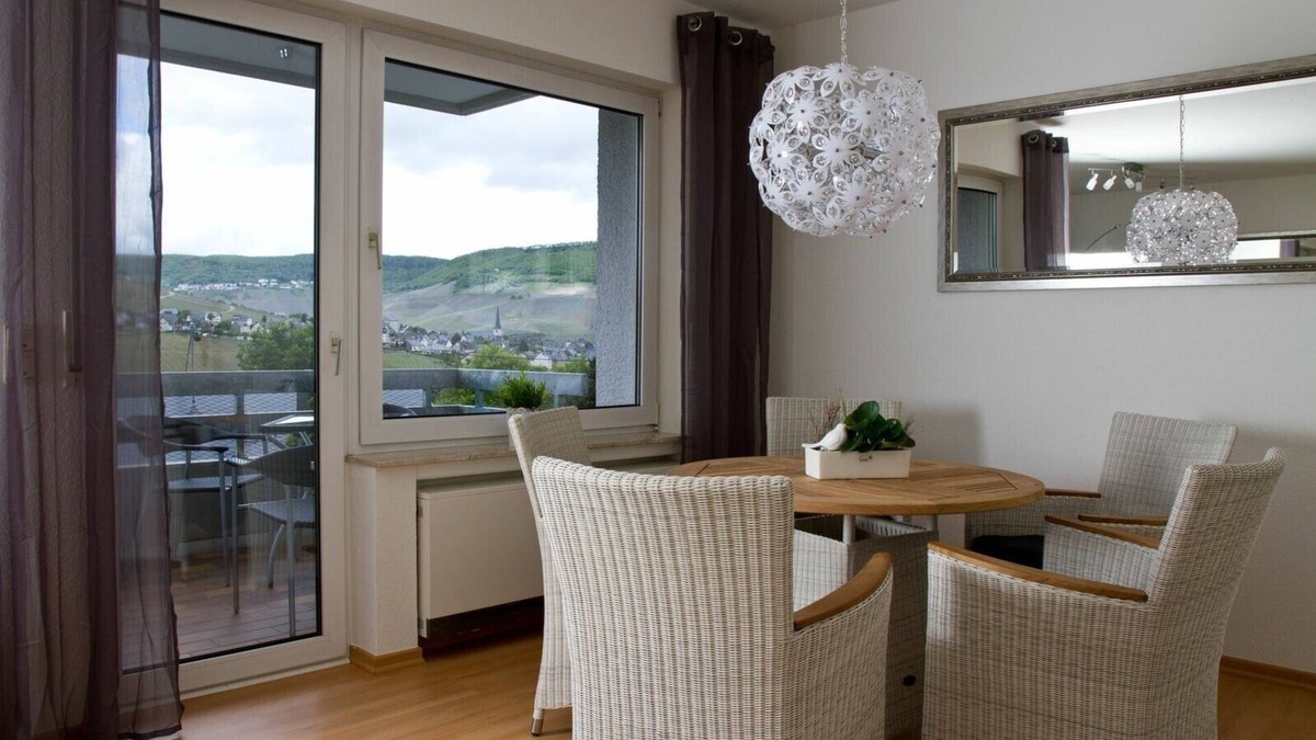 Andel Condo | 76 sqm Large apartment with balcony and panoramic views over Bernkastel