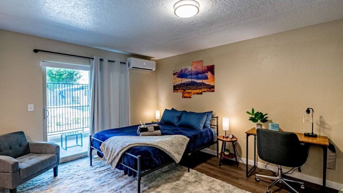Northeast Heights Apartment | 760 On The Blvd Studio 34 Overlooking NobHill