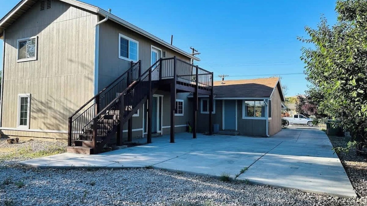 Northeast Reno House | 7Bedroom|3Bath|Sleeps21|9TVs