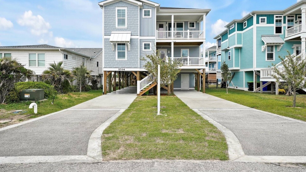 Oak Island House | 7BR 6.5BA House, Ocean Marsh Views, Walk to Beach, Pool, Boat Slip, Sleeps 18