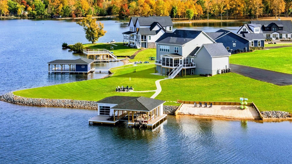 Mineral House | 7BR Private Pointe Lakefront Lake Anna Beach, Dock