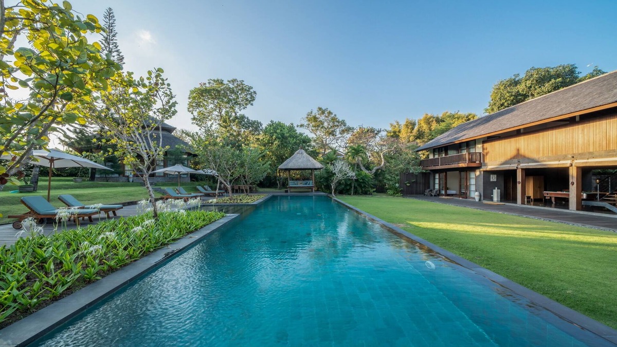 Umalas Villa | 7BR Villa For Large Groups W/Pool Table, Canggu! 9Min Drive To Seminyak Square!
