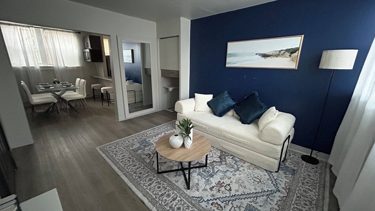 New Center Detroit Apartment | 7Min-DT | King Bed | 400mbs Wifi | Free Parking