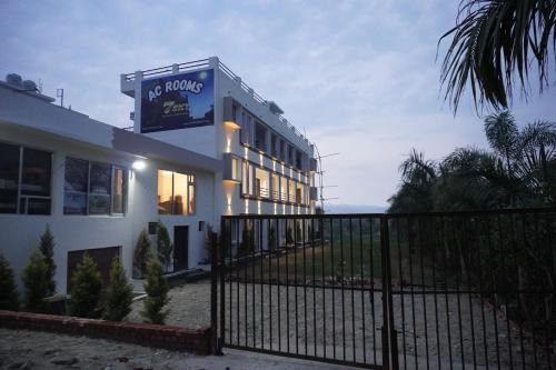 Sitarganj Hotel | 7Sky Hotel and Restaurant