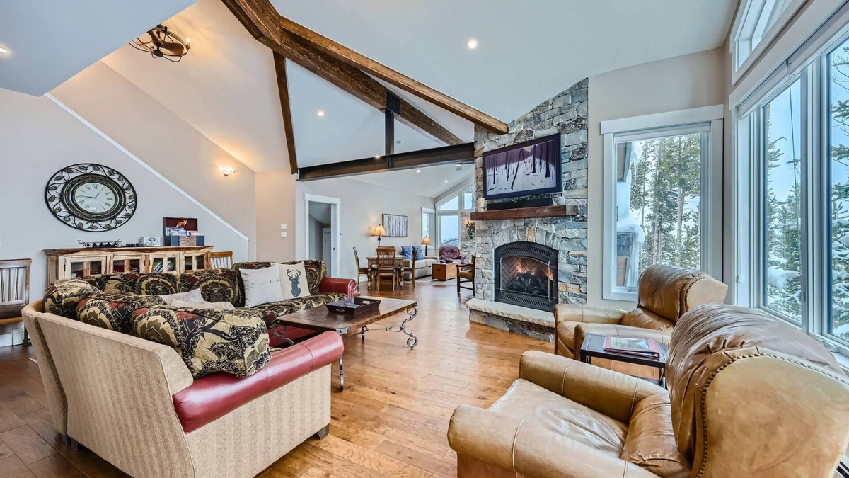 Peak 8 House | 7th Night FREE! Can Ski Out. Sleeps 15. Fireplace. BBQ. Priv Hot Tub. Amazing Views!