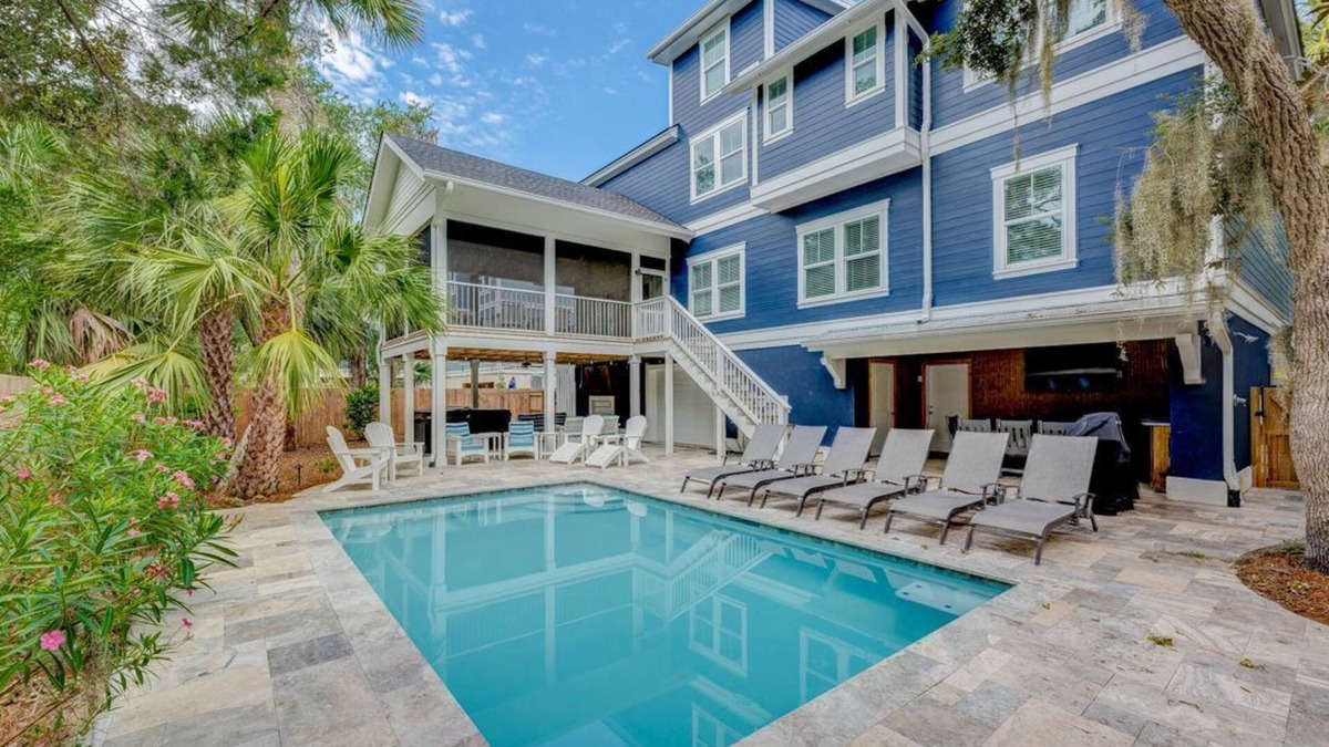 North Forest Beach House | 8 bed, 8F/2H Baths, 5 King Suites, Elevator, Private Pool, 3 min walk to Beach!