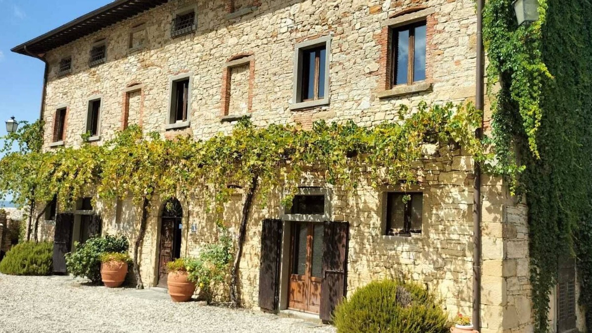 Monte Santa Maria Tiberina Villa | 8 Bedroom Villa, 7 Baths, Sleeps 18, Private Pool, Stunning Panoramic Views