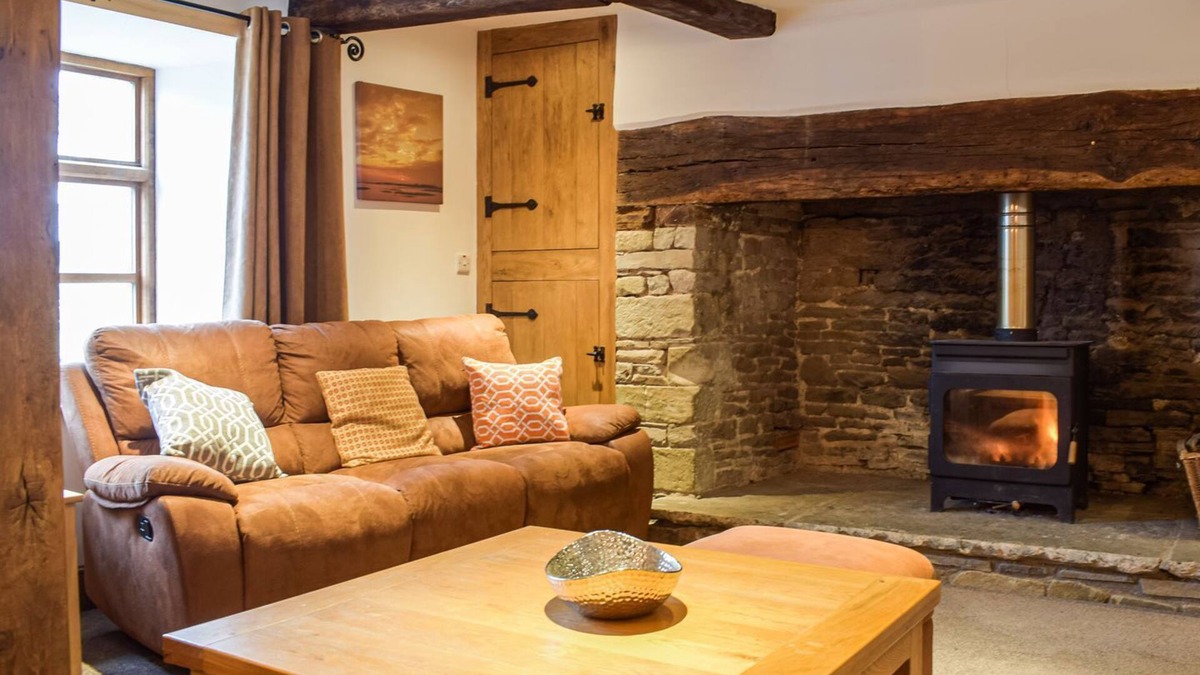 Newcastle-on-Clun Cottage | 8 bedroom accommodation in Clun, near Bishops Castle