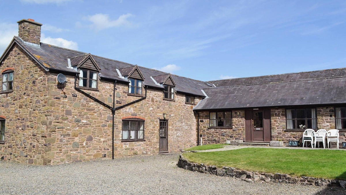 Craven Arms Cottage | 8 bedroom accommodation in Craven Arms