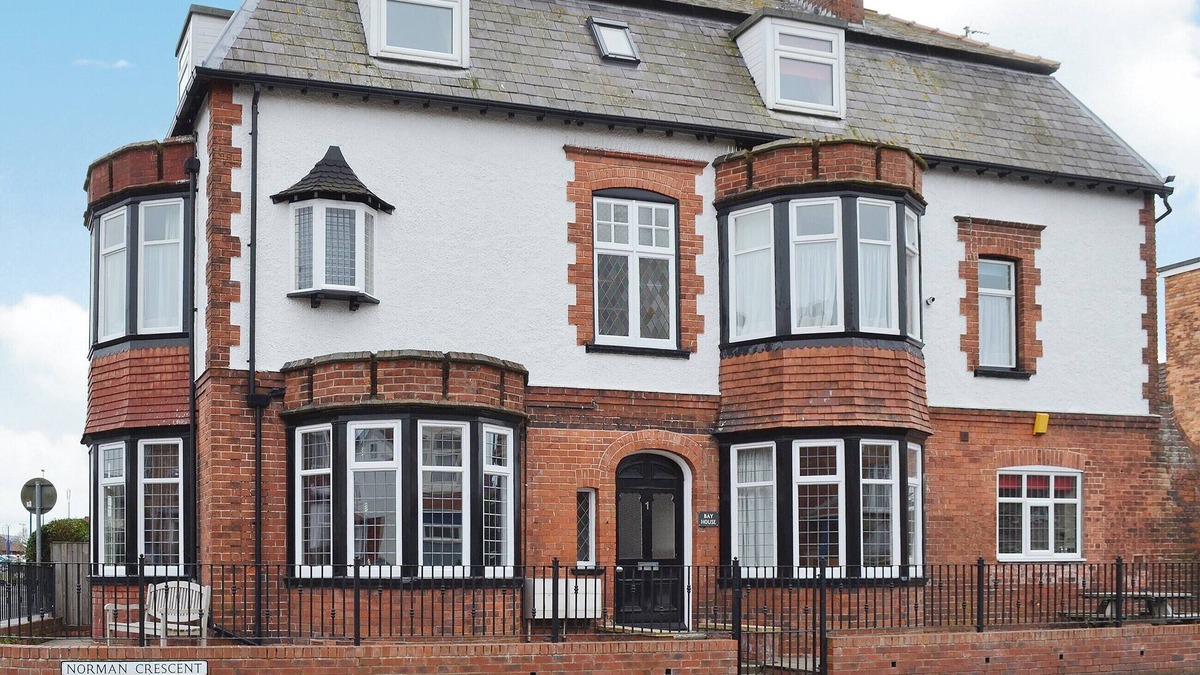 Muston Cottage | 8 bedroom accommodation in Filey