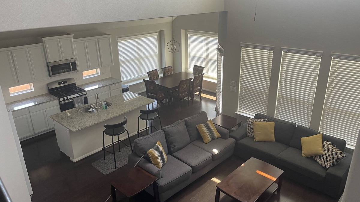 Round Rock House | 8 Beds & 4 FULL Baths 2 Kitchens ATTN:CREWS Samsung Adjacent - LARGE Newer Home!