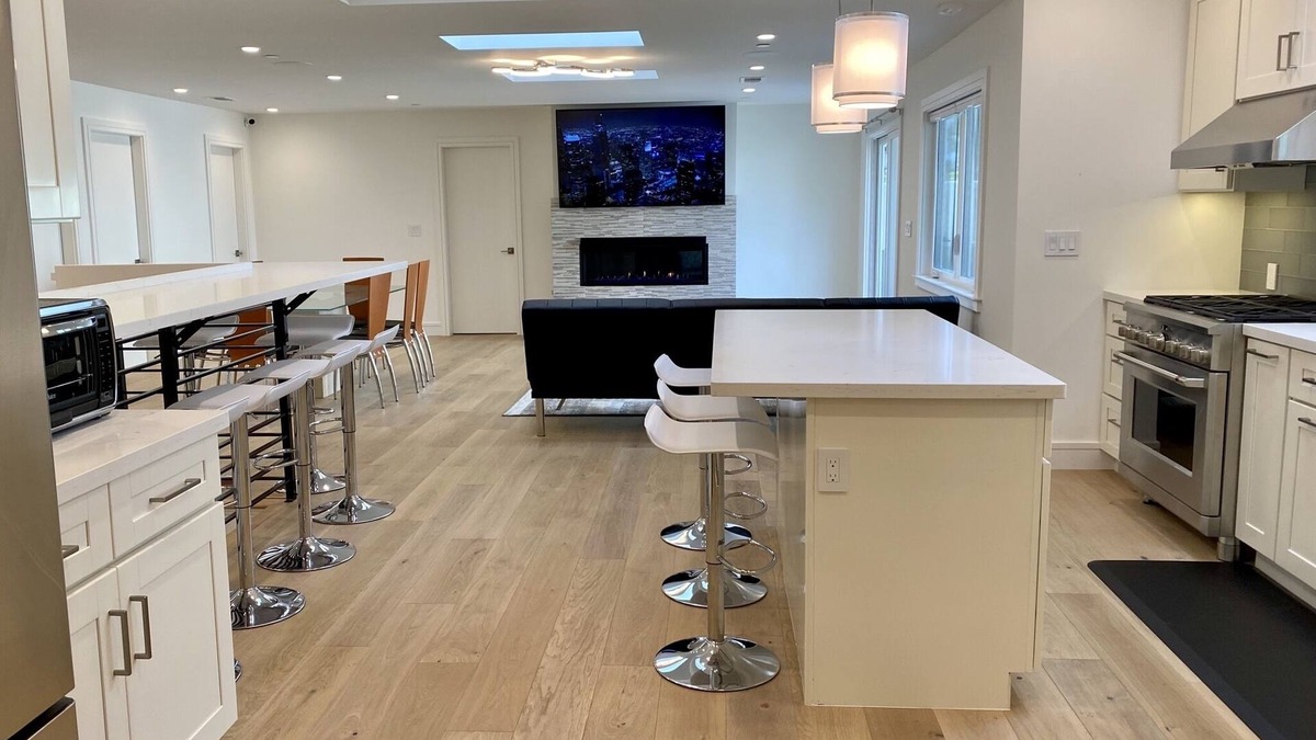 Baywood - Aragon House | 8 BR 8 bath, Great for Groups/Retreats, Complete New Renovation, Walk Downtown