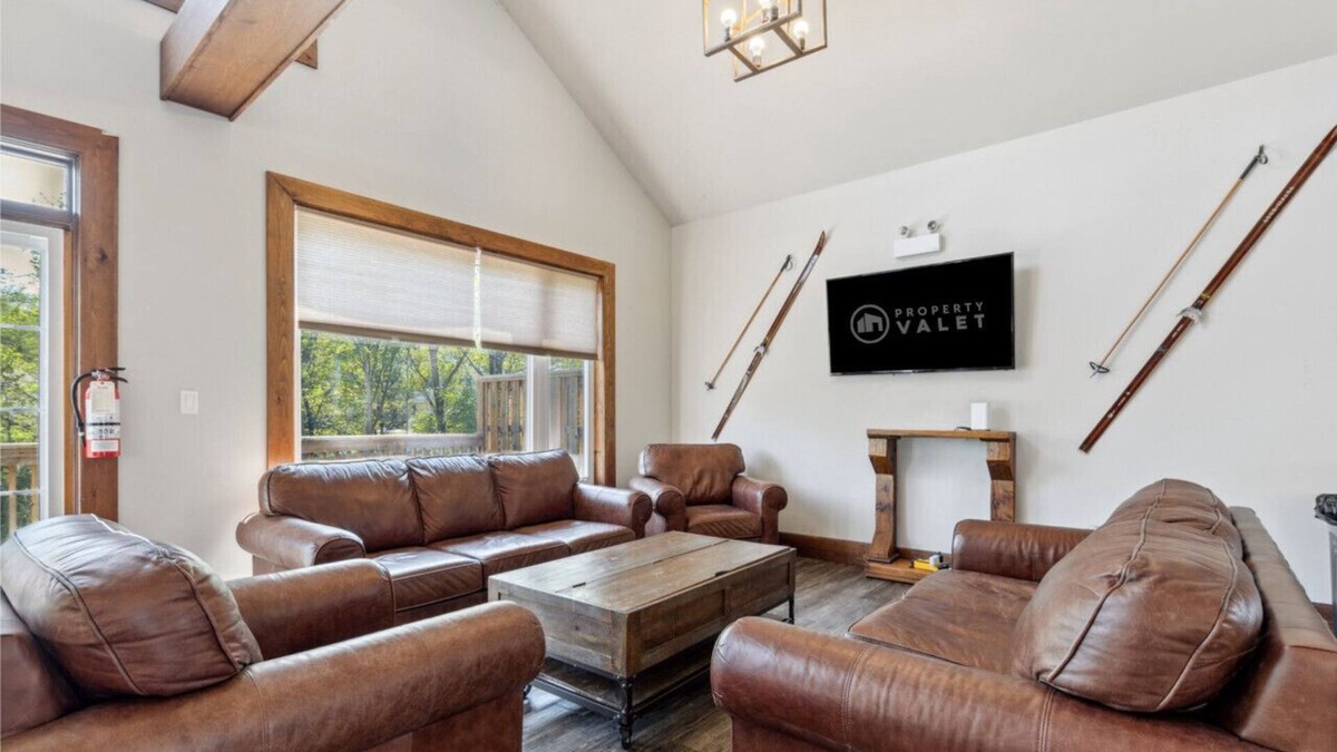 The Blue Mountains House | 8 BR Luxury Swiss Style Chalet w/Hot Tub
