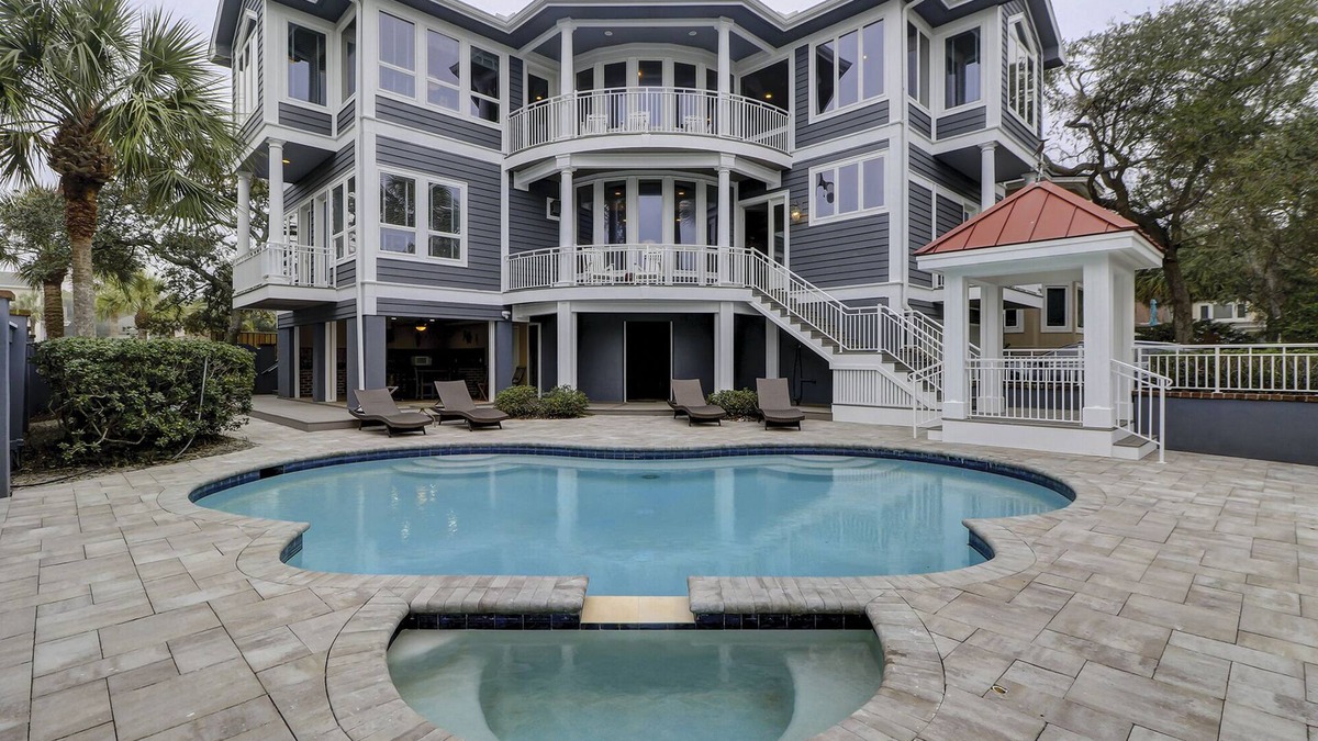 North Forest Beach House | 8 Kingfisher - Forest Beach - 2nd Row - 7 Bed Sleeps 20 - Hilton Head Rentals