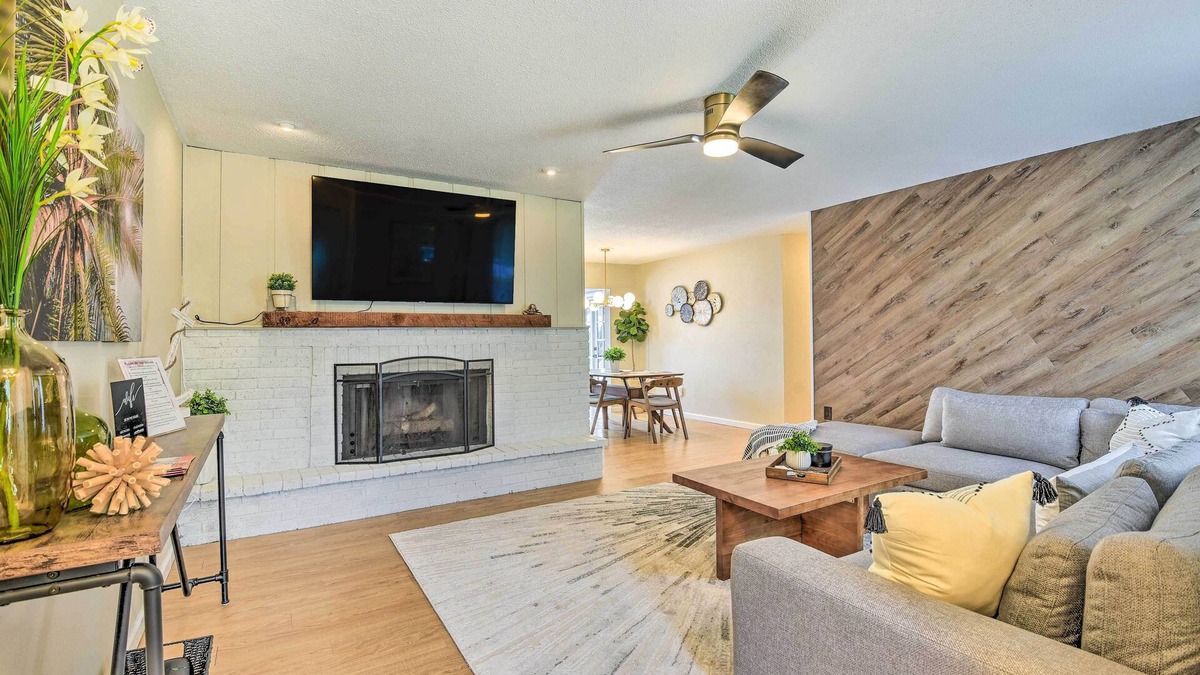 Bradenton House | 8 Mi to Beaches: Bradenton Home w/Poolside Oasis!