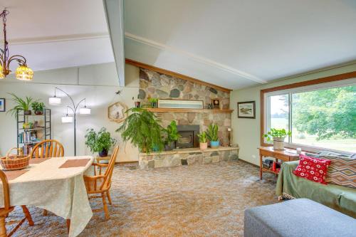 Northeast House | 8 Mi to Crystal Mountain Peaceful Up North Home