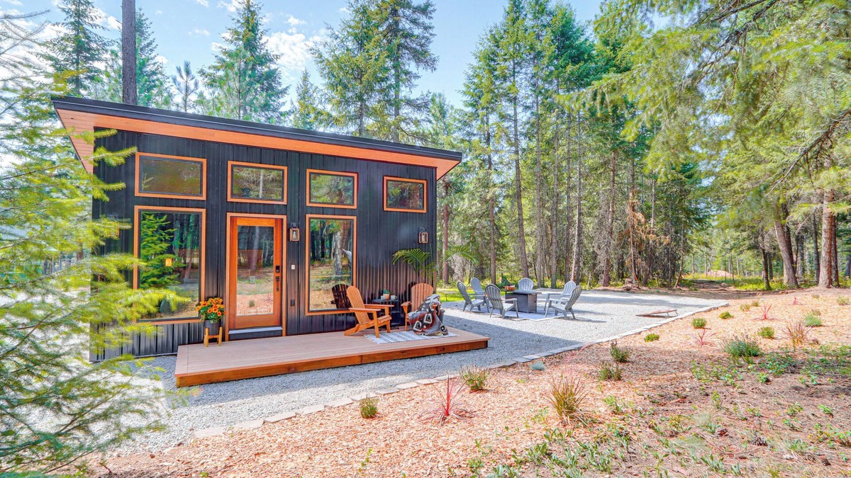 Athol Apartment | 8 Mi to Farragut State Park: Wooded Cabin Escape!