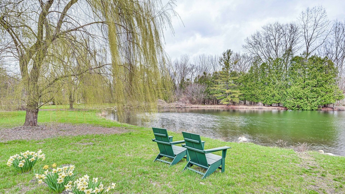 La Porte Apartment | 8 Mi to Lake Michigan: Creative Retreat w/Deck!