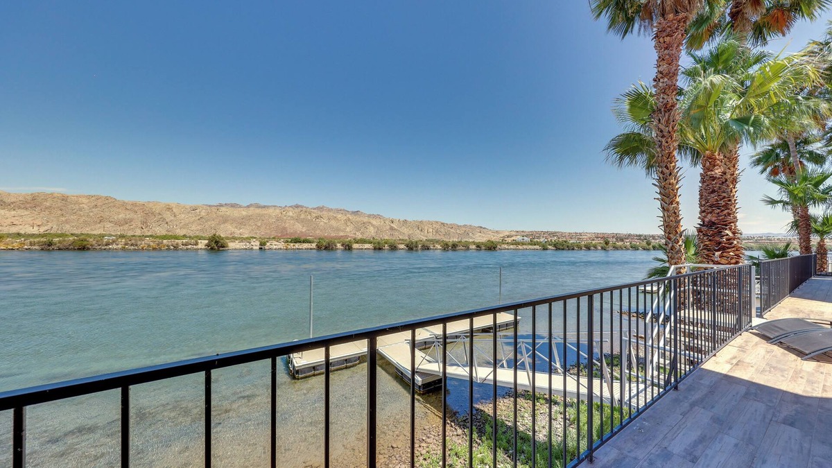 Holiday Shores House | 8 Mi to Laughlin Riverwalk: Waterfront Retreat