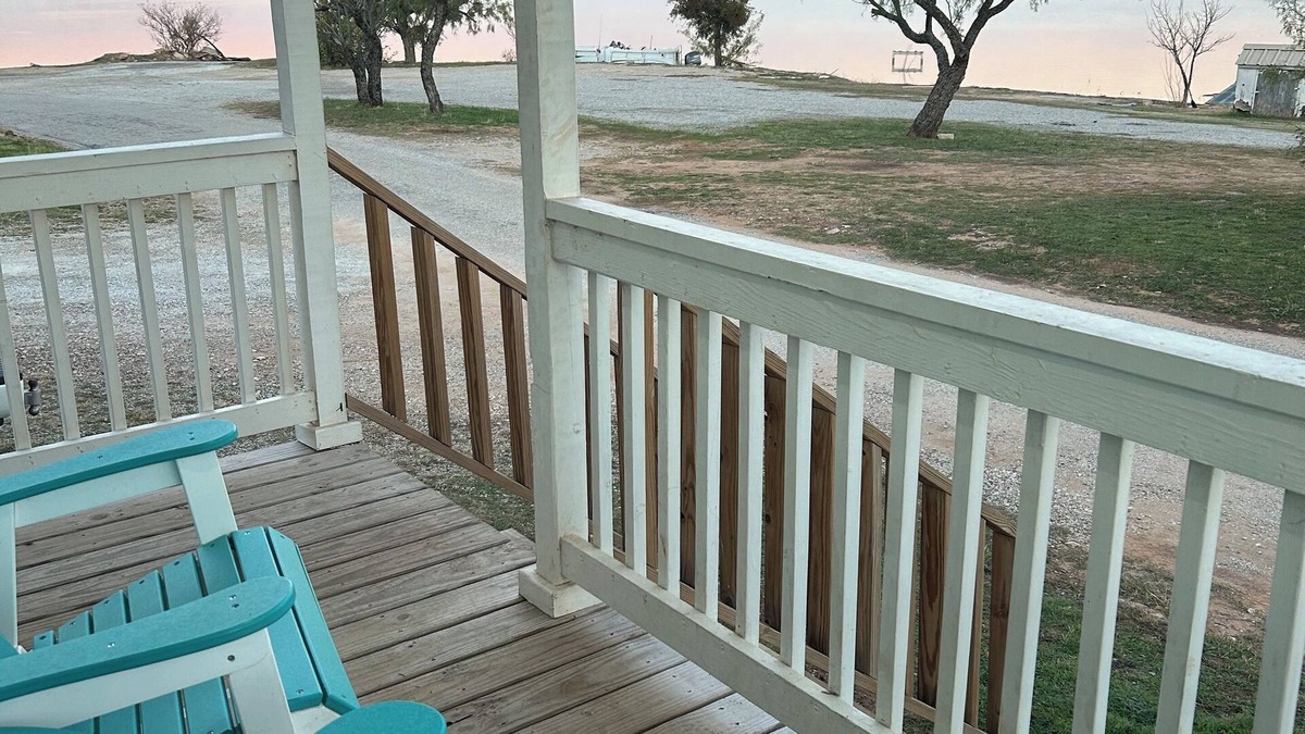 Graford House | 8 min to Rocker B - Cozy Lakefront Escape at PK Lake